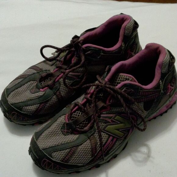 New Balance Shoes - 𝅺NEW BALANCE lace up sneakers size 7